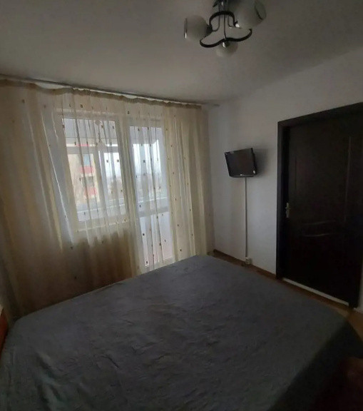 Apartament 3 camere, etajul 3, zona Kaufland Craiovei