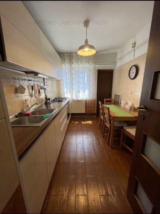 Apartament 3 camere, ultracentral, decomandat