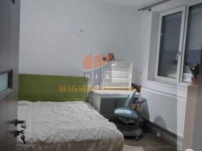 Apartament 2 camere, et. 3, balcon, bloc cu lift