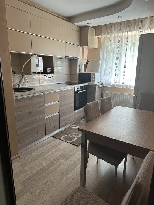 Apartament 3 camere, decomandat, Prundu