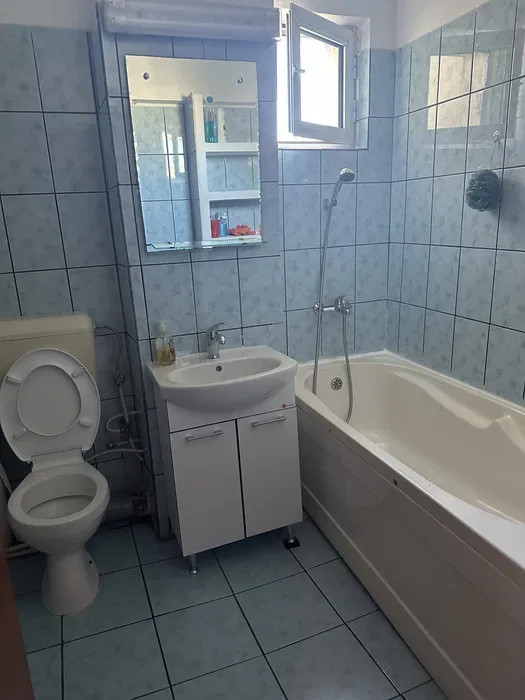 Apartament 3 camere, decomandat, Prundu