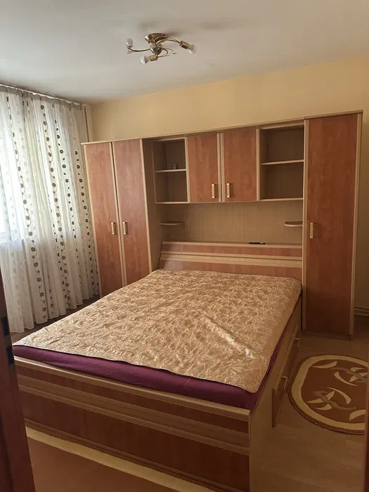 Apartament 3 camere, decomandat, Prundu