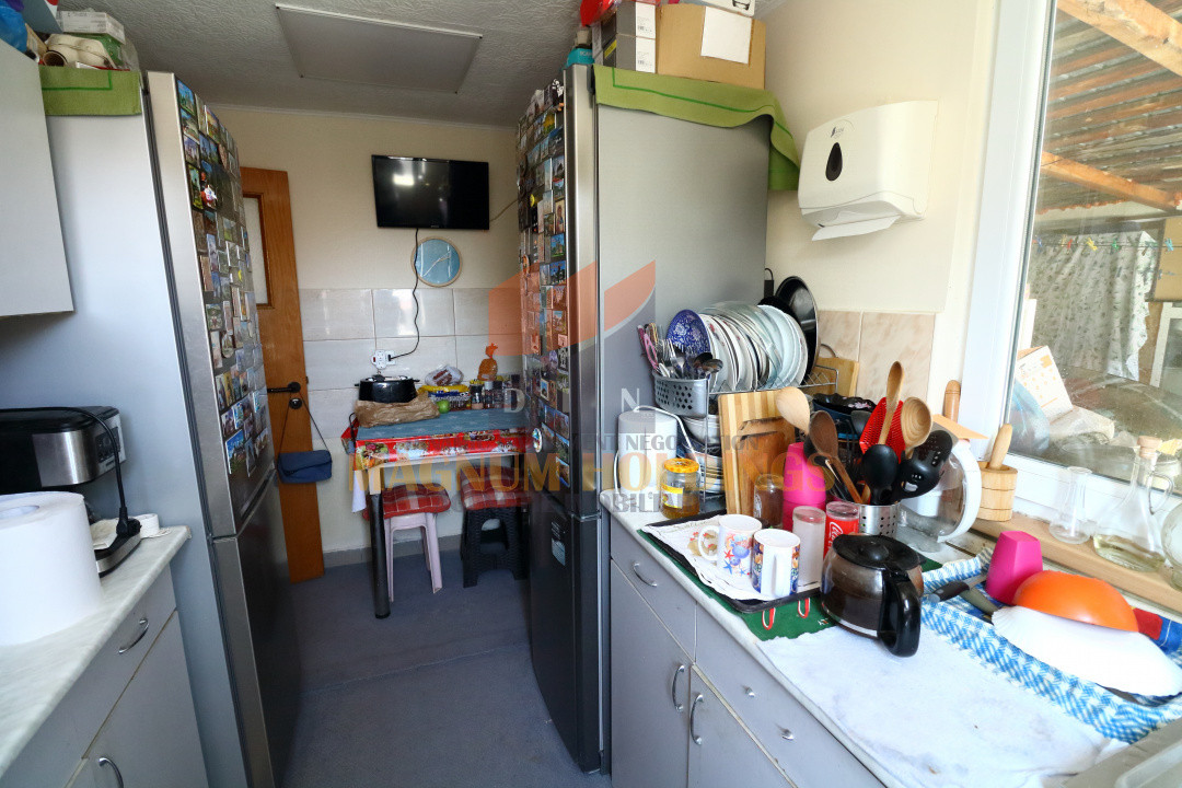 Casa doua camere plus garaj, Mosoaia, Hintesti, 6 km de Pitesti