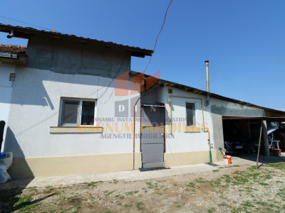 Casa doua camere plus garaj, Mosoaia, Hintesti, 6 km de Pitesti