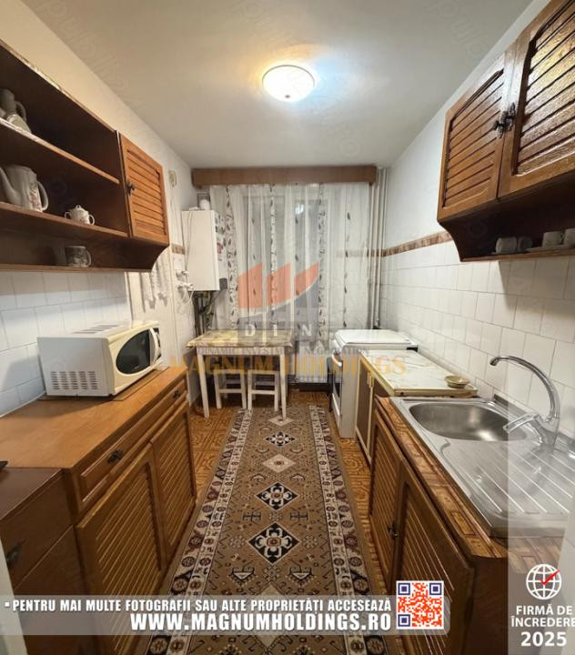 Apartament 3 camere, Trivale, etajul 3, cu balcon