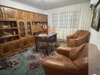 Apartament 3 camere, Trivale, etajul 3, cu balcon