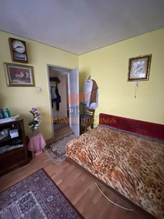 Apartament trei camere, Banat, etajul 1, plus boxa