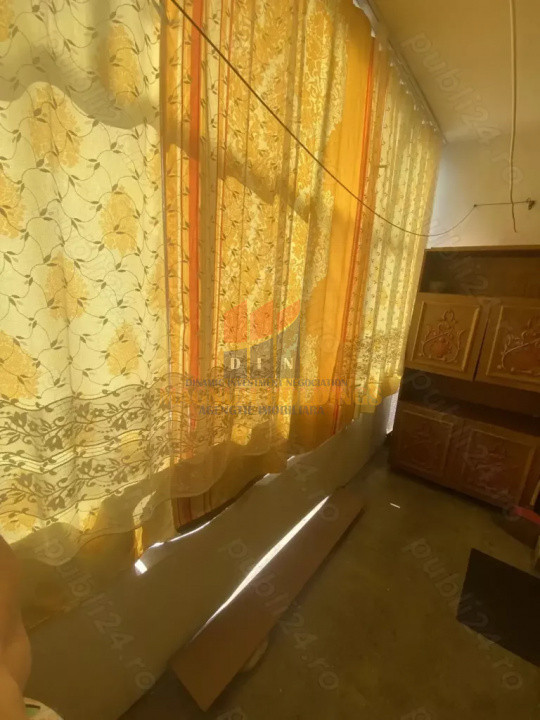 Apartament trei camere, Banat, etajul 1, plus boxa