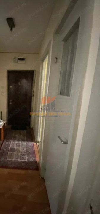 Apartament trei camere, Banat, etajul 1, plus boxa