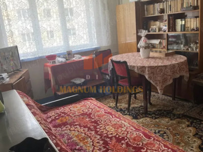 Apartament trei camere, Banat, etajul 1, plus boxa
