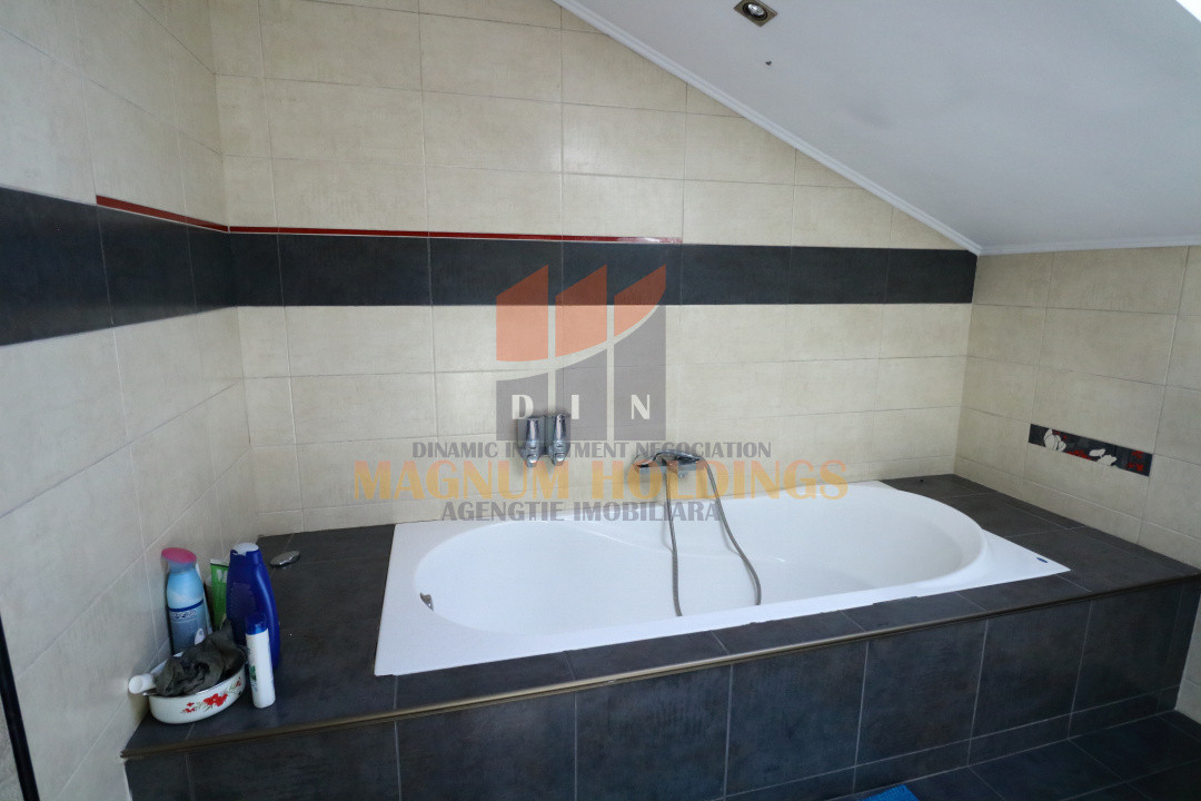 Casa Hintesti, 3 km de oras, 300 mp construiti, piscina, terasa