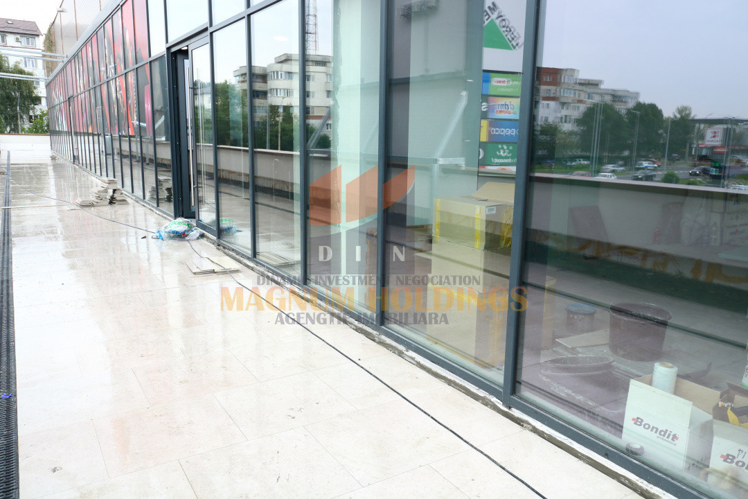 Spatiu comercial, etajul 1, necompartimentat, 213 mp