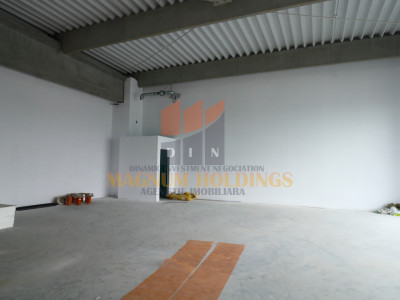 Spatiu comercial, etajul 1, necompartimentat, 213 mp