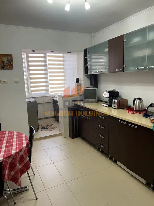 Apartament 2 camere, Fratii Golesti, 3 balcoane, etajul 2