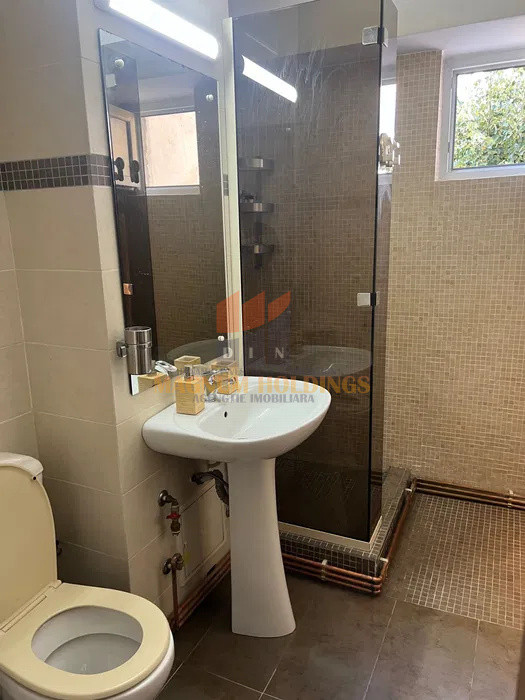 Apartament 2 camere, Fratii Golesti, 3 balcoane, etajul 2