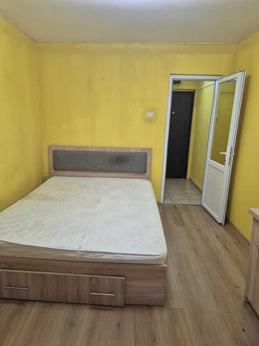 Garsoniera parter, Razboieni, cu balcon