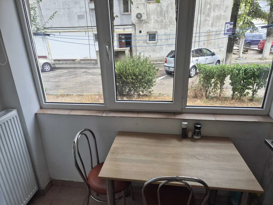 Garsoniera parter, Razboieni, cu balcon