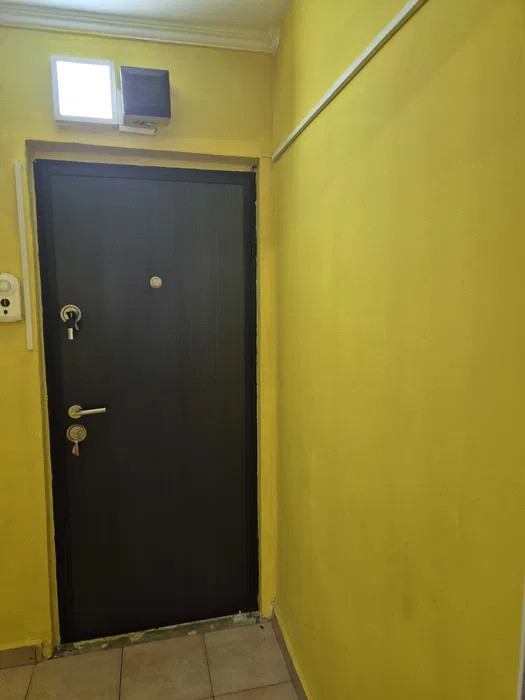 Garsoniera parter, Razboieni, cu balcon