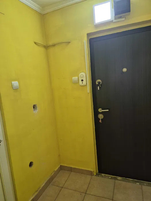 Garsoniera parter, Razboieni, cu balcon