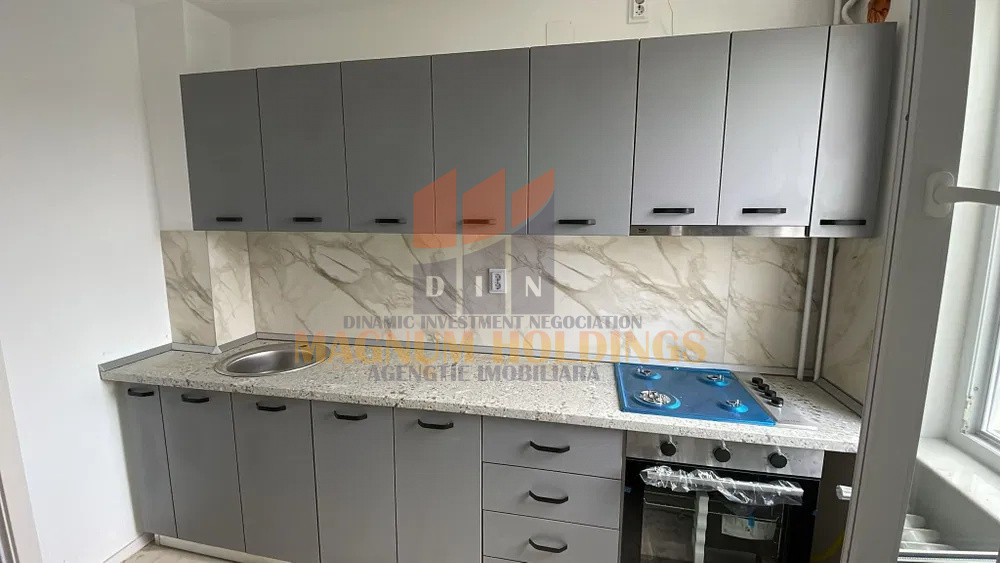 Apartament 2 camere, zona-semicentrala, cu boxa