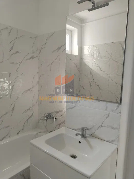 Apartament 2 camere, zona-semicentrala, cu boxa
